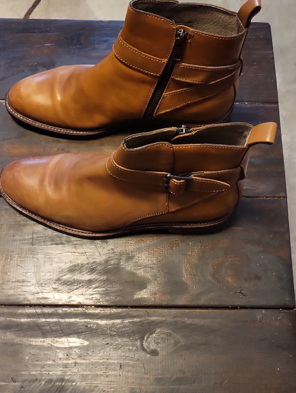 Banana Republic Men's Tan Leather Chukka Boots with Side Zip